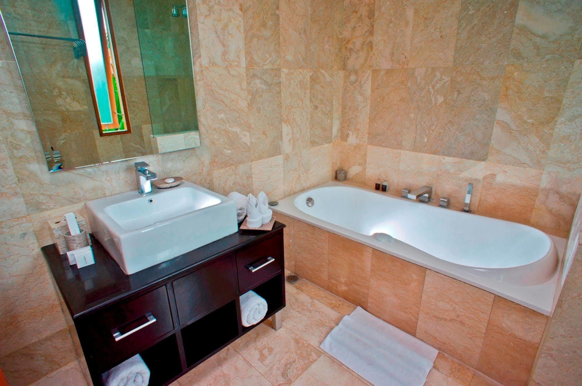 Villa Travis Seminyak Kültér fotó